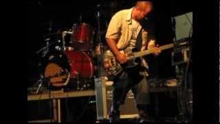 Macacos Me Mordam - Maldita Calvície - Live at Praia da Bica.