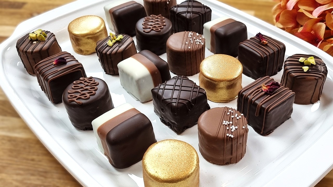 EASY Chocolate mini Cakes at Home | SIMPLE Cake Decorations Recipe