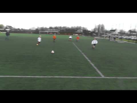 21 jan 2012 VV De Meern E6 - VV De Meern F2 vr 3-0 mooie actie Zef