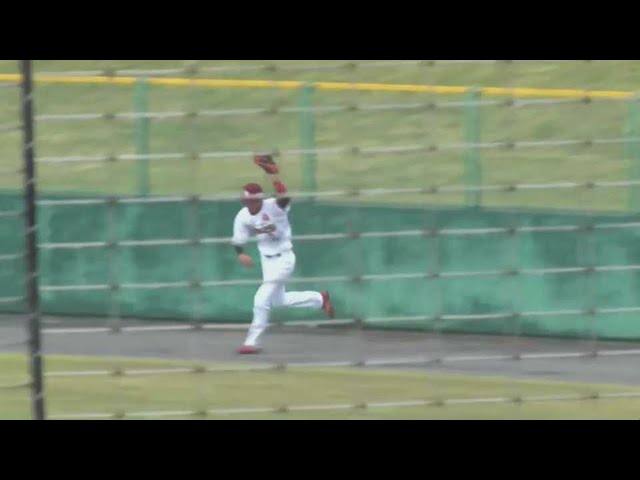 【ファーム】イーグルス・吉野創士がフェンス際の当たりをジャンピングキャッチ!! 2022年5月22日 東北楽天ゴールデンイーグルス 対 北海道日本ハムファイターズ
