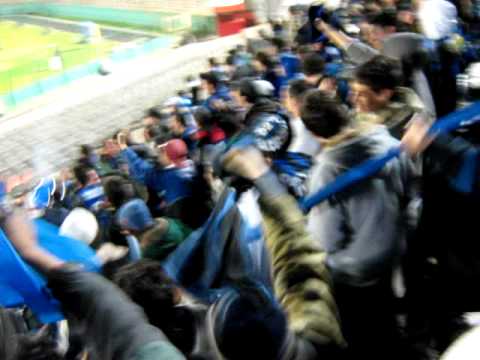 "La banda Negriazul" Barra: Los Negros de la Cuchilla &bull; Club: Liverpool de Montevideo