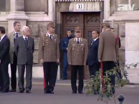 „Nincs köztük kövér, az a halálom" Bekapcsolva hagyták Orbán mikrofonját