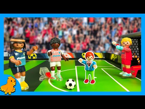 Julian spielt im Fußballstadion gegen die Profis! Trifft Julian das Tor? Playmobil Film