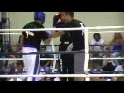 pelea de Javier Bruer en el poli el 27-3-10