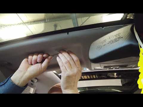 Toyota Sun Visor Holder . How to remove . Снятие солнцезащитного козырька