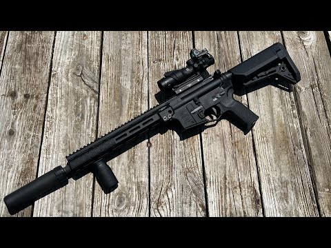 The Gold Standard Combat Optic | Trijicon 4x32 ACOG