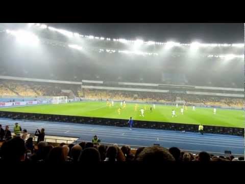 Dynamo Kyiv - Metalist Kharkiv. Fans and ball