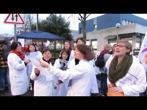Les enseignants du lycée Guéhenno, de Fougères, protestent en chanson contre la réforme du bac