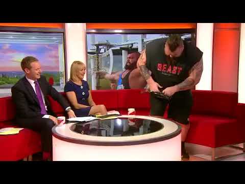 WSM Eddie Hall Bends Frying Pan With Bare Hands