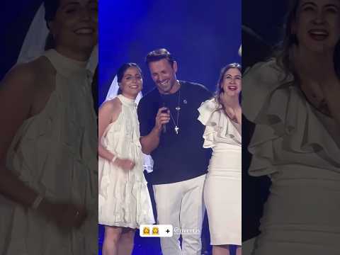 Ο Νίκος Βέρτης με δυο νύφες στη σκηνή του @YTON «Θα λένε μετά παντρεύεται ο Βέρτης» #vertis #greece