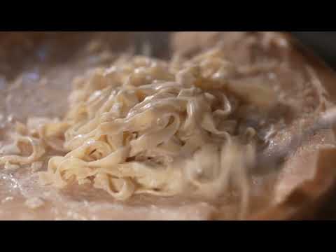 Trufa Tagliatelle Terra Mia em Roda de Parmesão [o melhor Restaurante Italiano Pizzaria Dubai Marina]