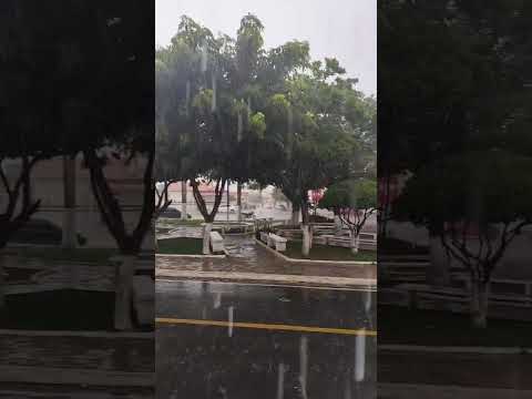 Chove no Ipiranga do Piauí.