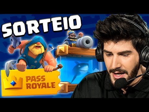 SORTEANDO MUITOS PASSES DE BATALHA DO CLASH ROYALE!