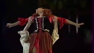 Notre Dame de Paris - Danse mon Esmeralda (on ice skating)