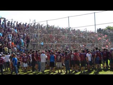 "Recibimiento de Cerro Porteño en Presidente Franco. (CERRO EN HD 2013)" Barra: La Plaza y Comando • Club: Cerro Porteño