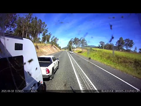 Caravanner si fonde con un camion - Tiaro QLD