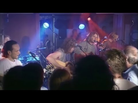 Videoclip de Two Steps Behind (String / Acoustic Version) — Def Leppard