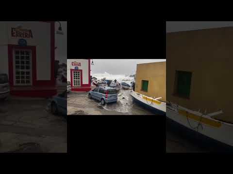 A Linosa come nel Golfo del Messico: il ciclone Harry sferza la costa e travolge le barche