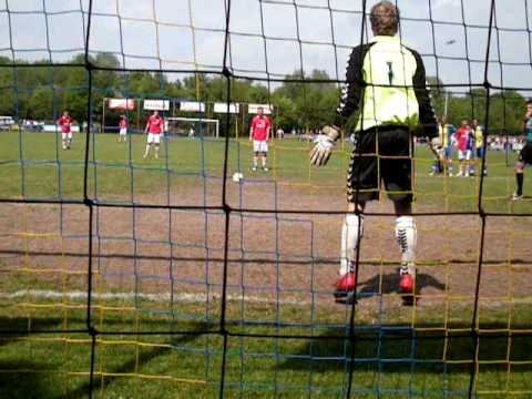 Penalty Roy Schaap tijdens d' Olde Veste '54 - DOVO