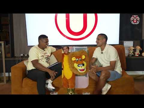 AT THE BAR WITH BLACK - ALEX VALERA