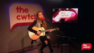 Una Healy - Staring At The Moon LIVE