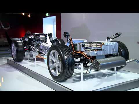 AudiQ7 e tron 3 0 TDI quattro 2015 Exponat