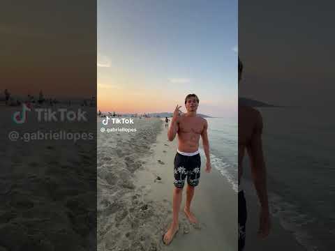 trend ragazza che scappa #trend #girl #girls #chess #run #bad #boy #viralshort #viralvideo #neiperte