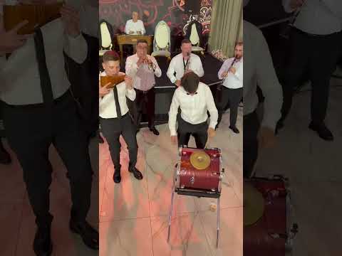 Moldovlaska la o nunta frumoasa colaj instrumenatl