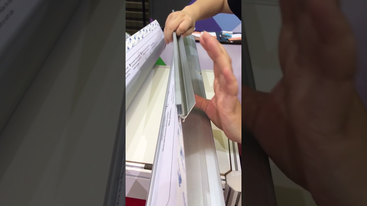 How to assemble clip of Roll Up Display Easty Retratable banner stand