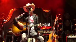 Dustin Lynch Sing It To Me 12-8-17 Los Angeles