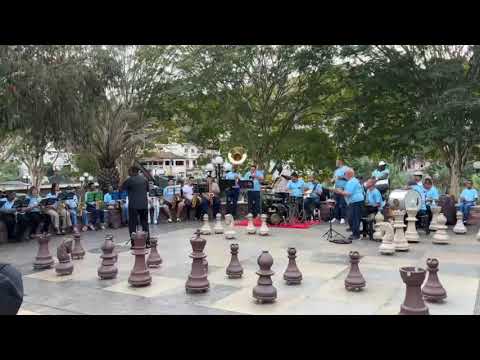 Toca de Ensaio na Praça de Rio Piracicaba MG Erro Gostoso