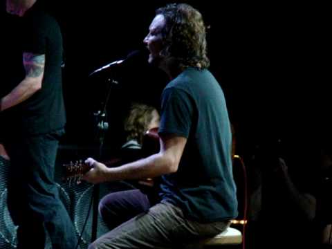 PEARL JAM - Last  2:24 of Just Breathe - XL Center Hartford CT - May 15 2010