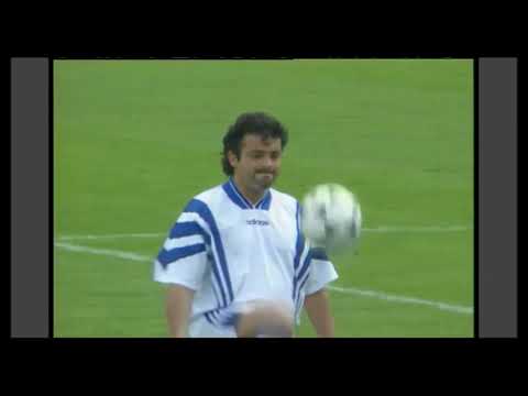 Randu iz Kasandre, izvodi početni udarac na meču Obilić - Vojvodina [1997.]