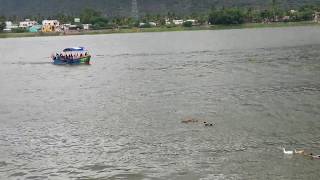 preview picture of video 'பூலாம்பட்டி (குட்டி கேரளா) படகு காவிரி ஆற்றில் செல்லும் அழகான காட்சி / Poolampatti'