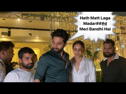 Jacky Bhagnani Angry As Fan Touches Rakul Preet Outside Resturant😱 