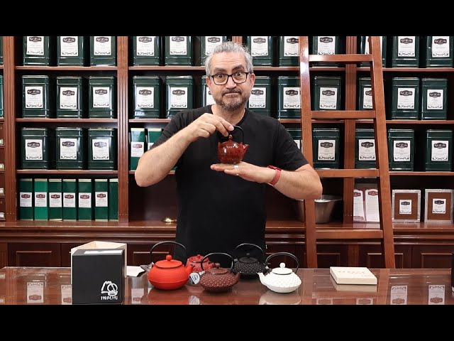 Vídeo relacionado con Iwachu Nambu Tekki Terera de Hierro colado Japonés Arare, Negra, 1200 ml
