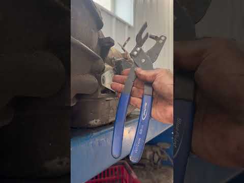 Neutral safety switch removal on a 4l60e #chevy #snapon #transmission 🤷