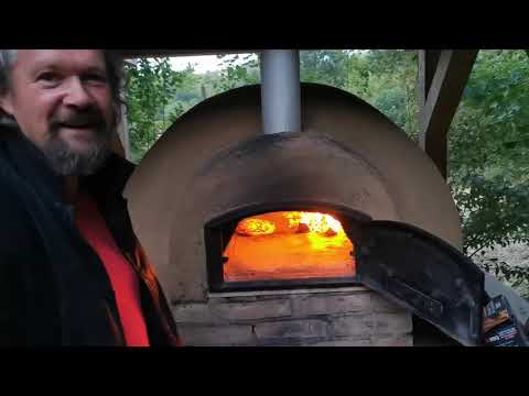 How to properly stoke / fire a clay oven / pizza oven / with Bernhard Gruber