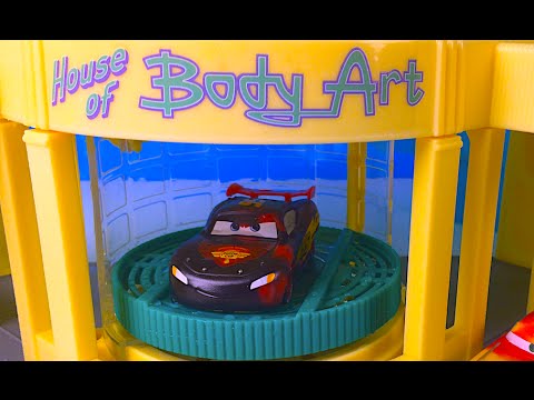 Mattel Disney Pixar Cars Color Changers - Ramone's Color Change Playset with Lightning McQueen