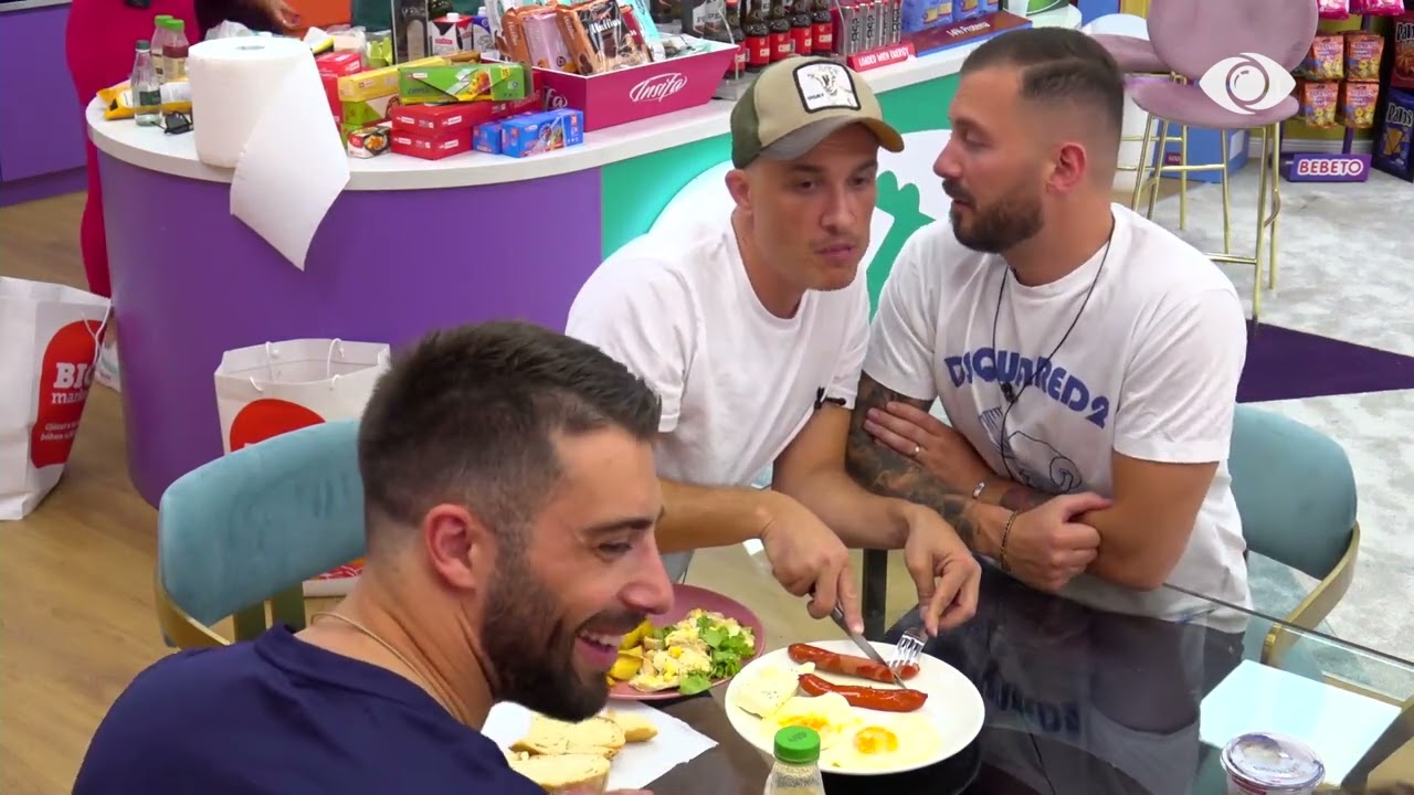 “Më puth pak”/ Jetmiri dhe Romeo ironizojnë njëri-tjetrin