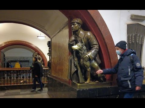 Прогулка по станции метро Площадь Революции. Москва