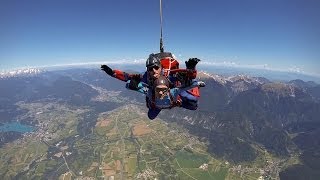 preview picture of video 'Skok v tandemu (skydive in Slovenia): Omer Kahrimanović, Lesce 07. 06. 2014, višina: 3500 m'