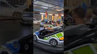 Andando de Carrinho Elétrico com a minha prima.