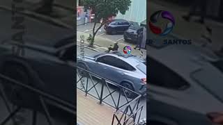 Idosa não resiste após ser atropelada por motorista de 90 anos em Santos.