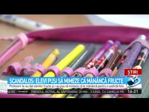 Scandalos: Elevi puşi să mimeze că mănâncă fructe