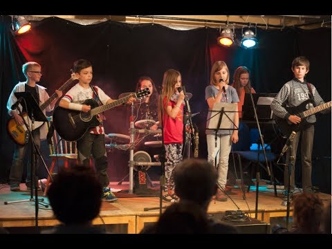 DOCELA (Bohužel bez názvu) - Láska je tu s nami