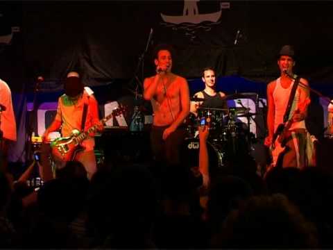 שמֶמֶל ותומש (תומר שרון) במחווה למייקל ג'קסון