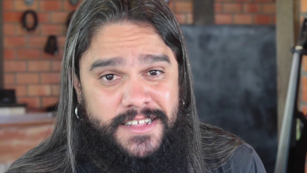 Mão esquerda no teclado - saia do básico // Léo Carvalho