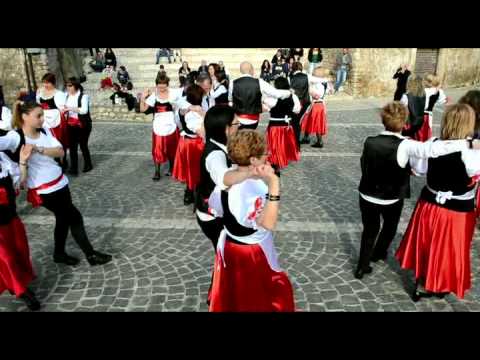 Ballo di gruppo Tarantella Pulcinella Coreografia Marina RBL Tutti pazzi per il Ballo