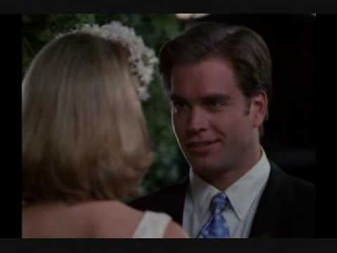 Elizabeth Mitchell & Michael Weatherly getting married in "Significant Others"